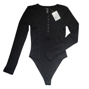 Forever 21 NWT Black Ribbed Long Sleeve Bodysuit Snap Closure Size S